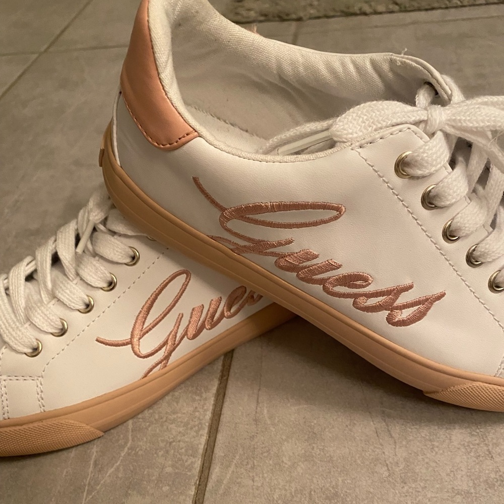 Guess casual shoe